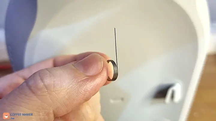 What is the Dolce Gusto cleaning needle like